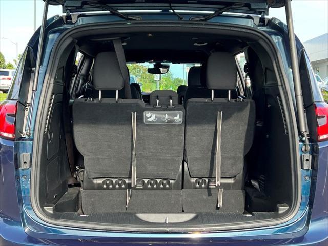 used 2021 Chrysler Pacifica Hybrid car, priced at $27,332