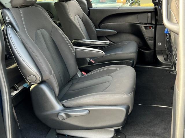 used 2021 Chrysler Pacifica Hybrid car, priced at $27,332