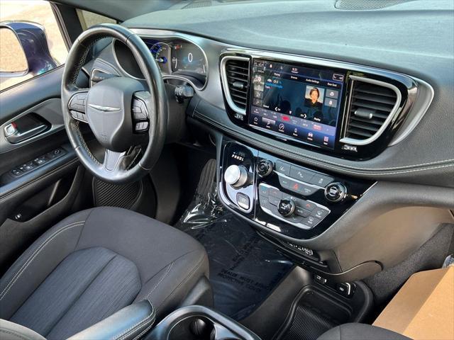 used 2021 Chrysler Pacifica Hybrid car, priced at $27,332