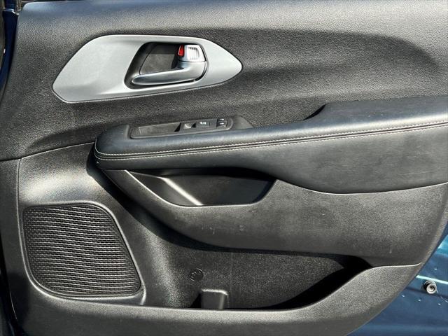 used 2021 Chrysler Pacifica Hybrid car, priced at $27,332