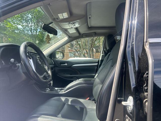 used 2015 Toyota Highlander car, priced at $16,932