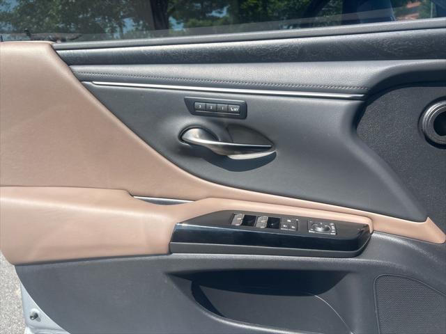 used 2025 Lexus ES 350 car, priced at $42,361