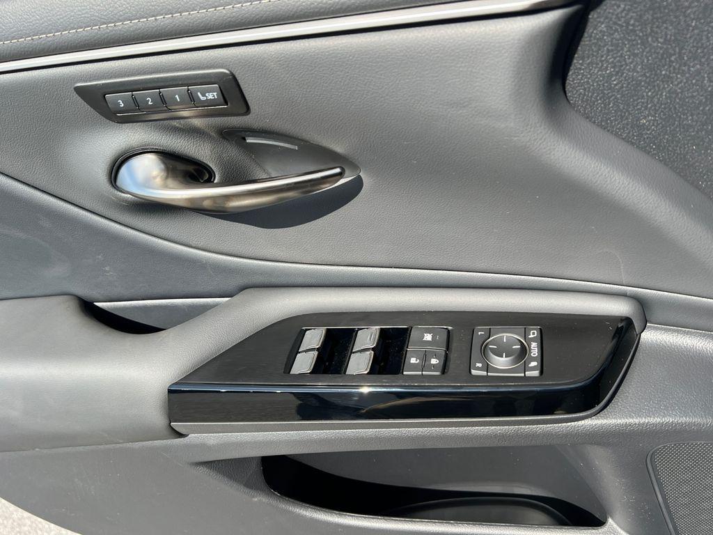 new 2025 Lexus ES 300h car, priced at $54,824