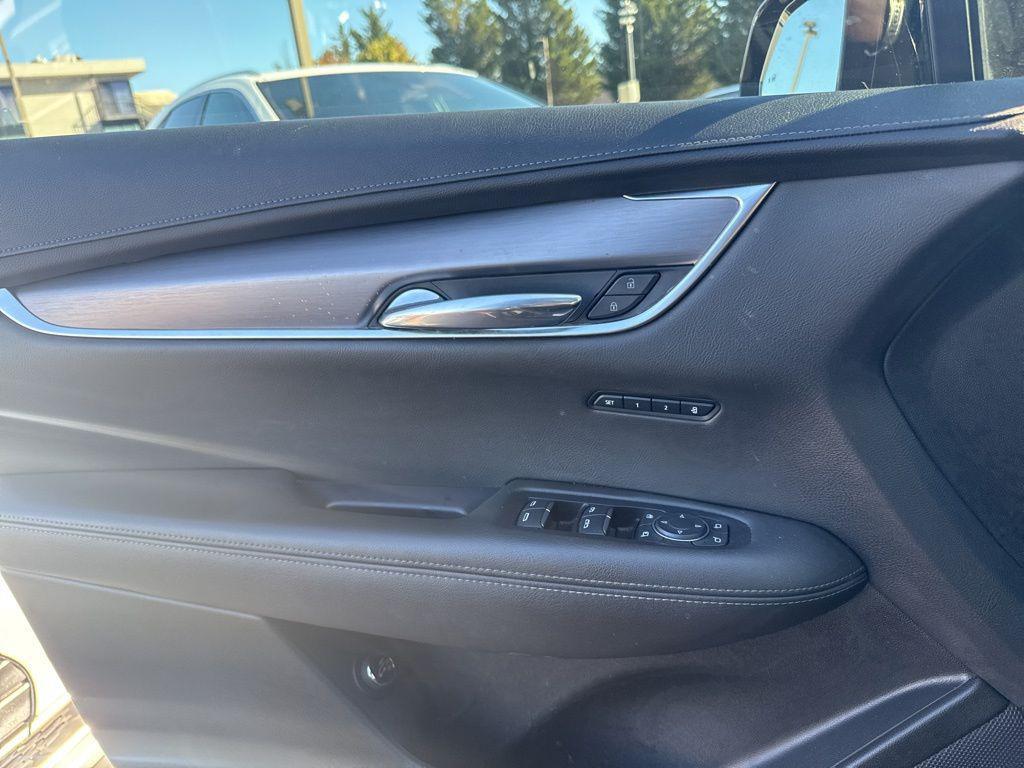 used 2024 Cadillac XT6 car, priced at $31,957