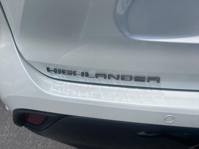 used 2024 Toyota Highlander Hybrid car, priced at $53,324