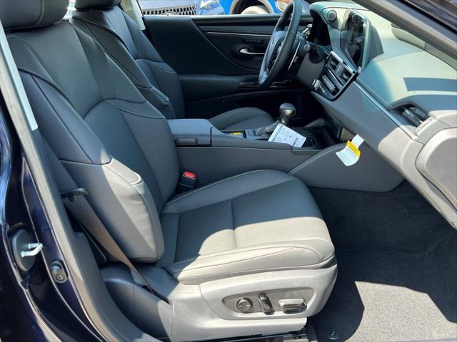 new 2025 Lexus ES 350 car, priced at $45,255