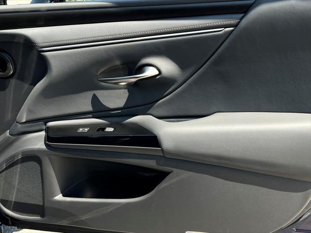new 2025 Lexus ES 350 car, priced at $45,255