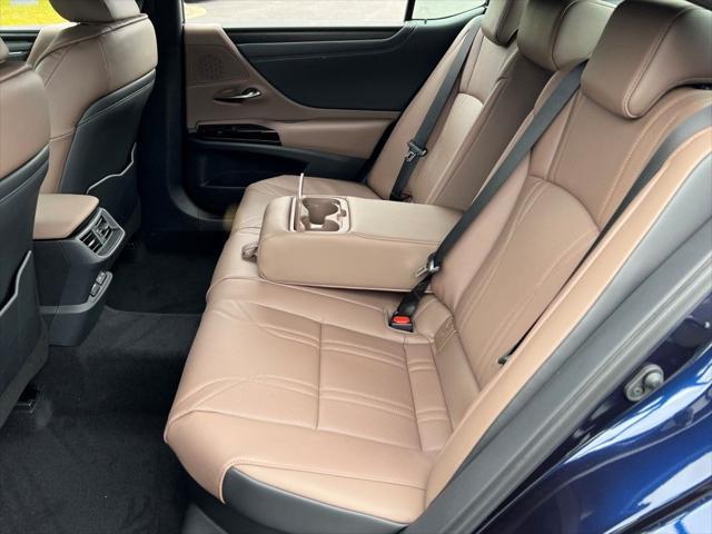 new 2025 Lexus ES 300h car, priced at $52,539