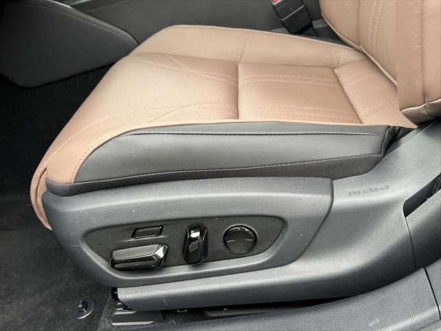 new 2025 Lexus ES 300h car, priced at $52,539