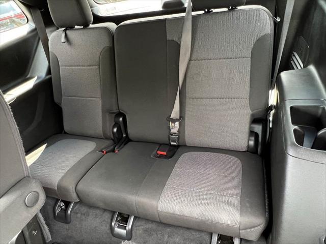 used 2023 Chevrolet Traverse car, priced at $32,143