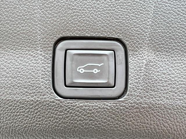 used 2023 Chevrolet Traverse car, priced at $32,143