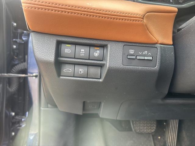 used 2020 Toyota Avalon Hybrid car, priced at $29,491