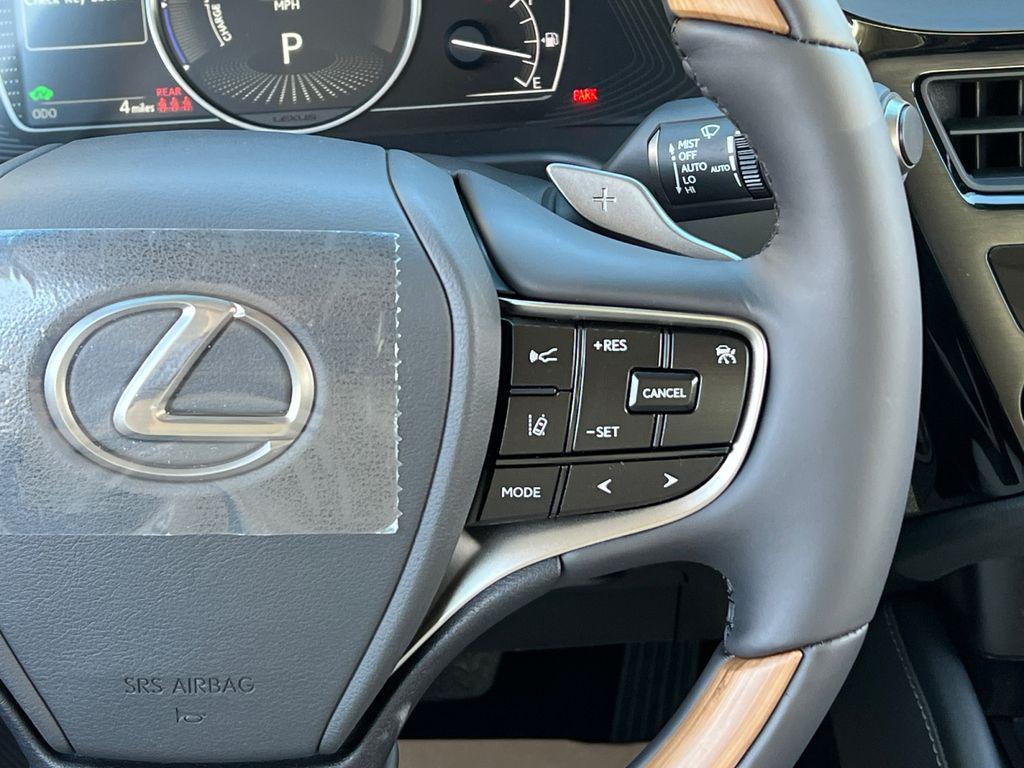 new 2025 Lexus ES 300h car, priced at $54,739