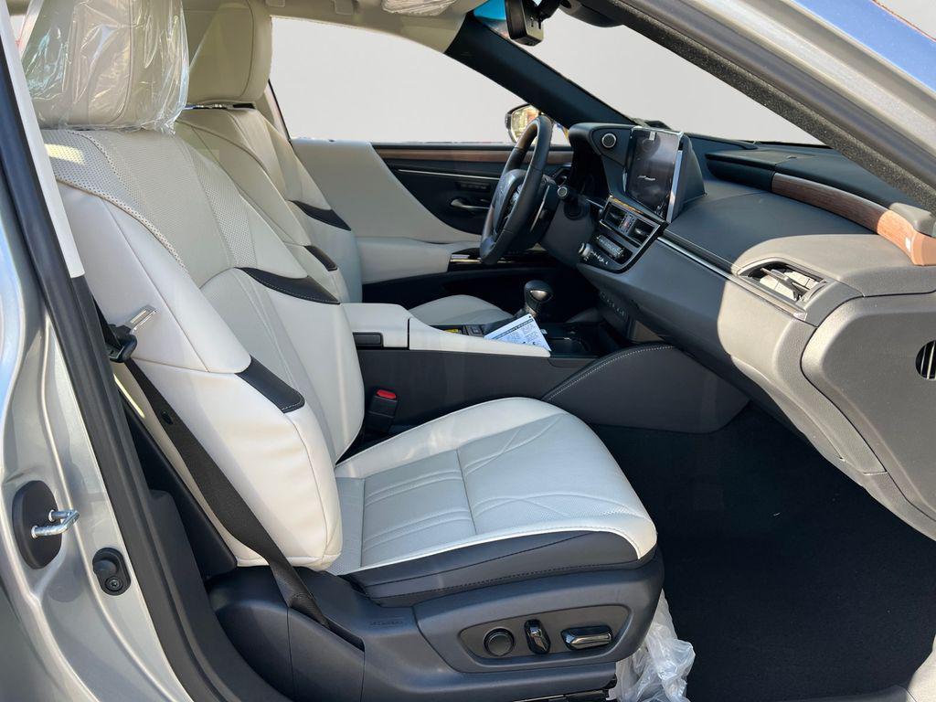 new 2025 Lexus ES 300h car, priced at $54,739