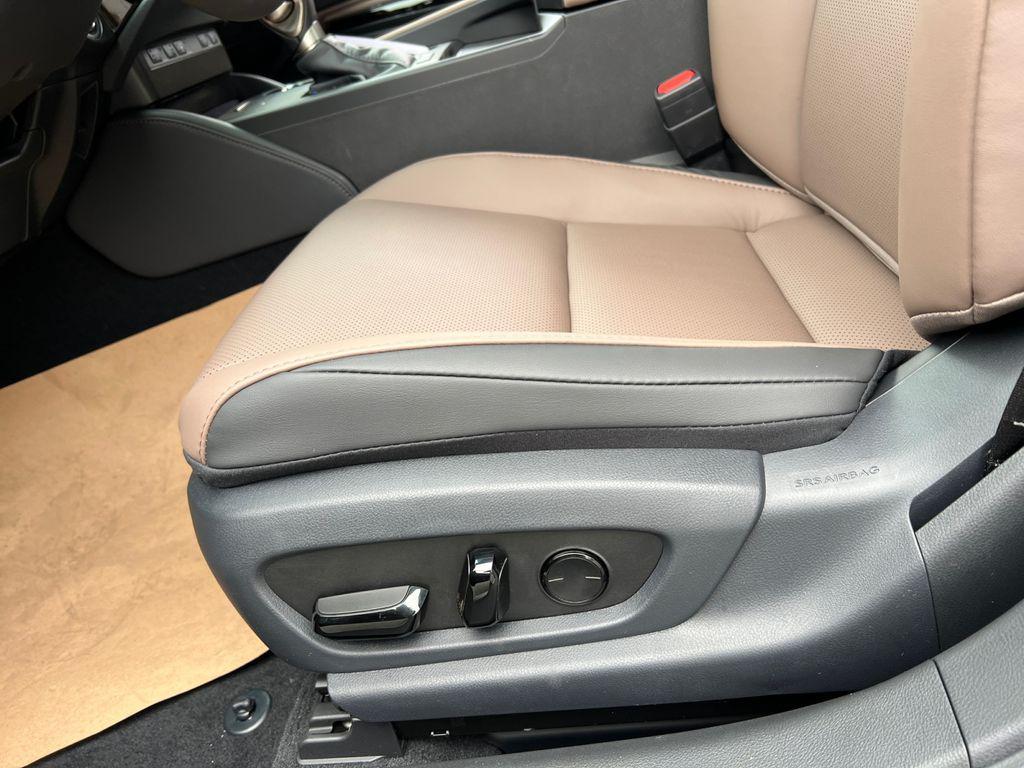 new 2025 Lexus ES 300h car, priced at $51,489