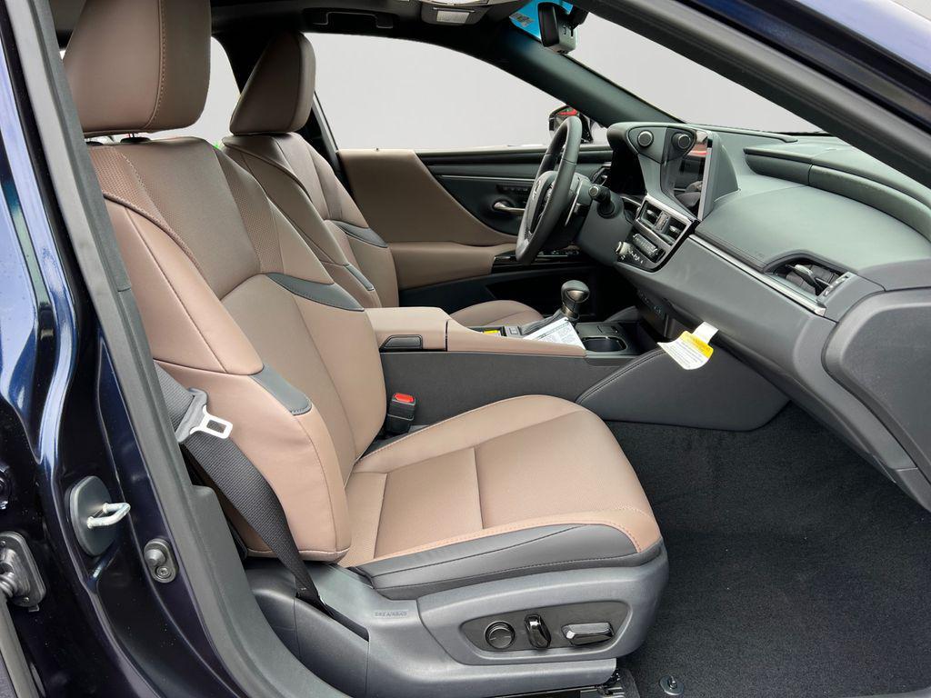 new 2025 Lexus ES 300h car, priced at $51,489