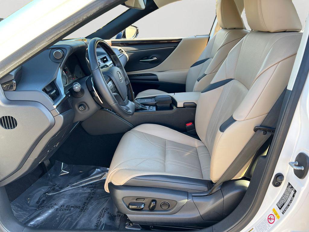 used 2019 Lexus ES 300h car, priced at $32,799