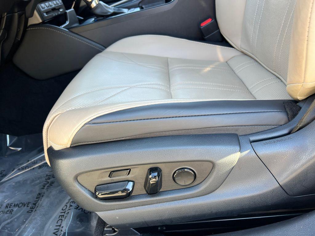 used 2019 Lexus ES 300h car, priced at $32,799