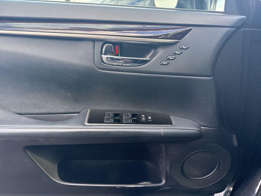 used 2018 Lexus ES 350 car, priced at $27,856