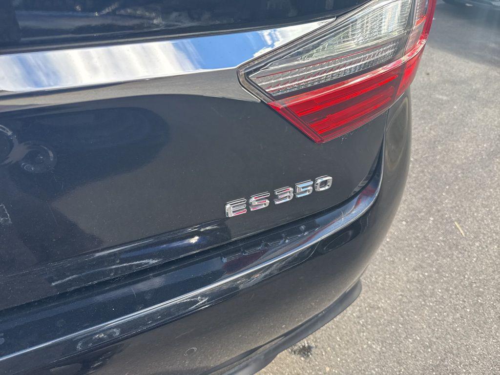 used 2018 Lexus ES 350 car, priced at $27,856