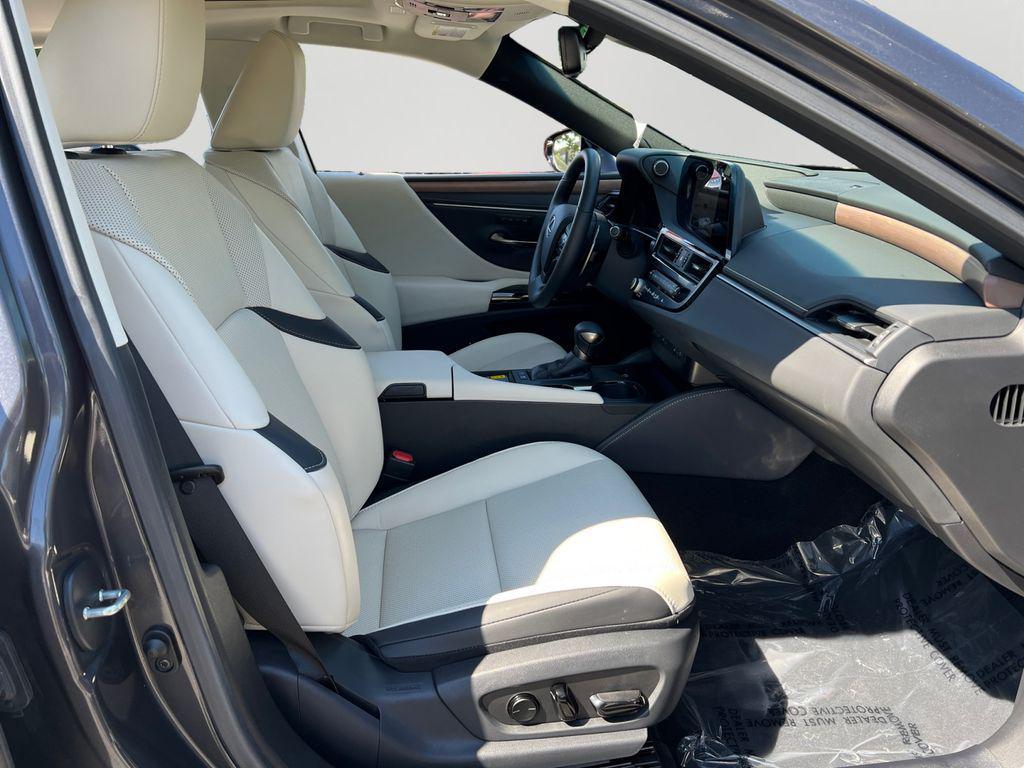 used 2025 Lexus ES 300h car, priced at $45,900