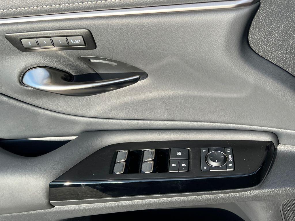 new 2025 Lexus ES 300h car, priced at $53,660