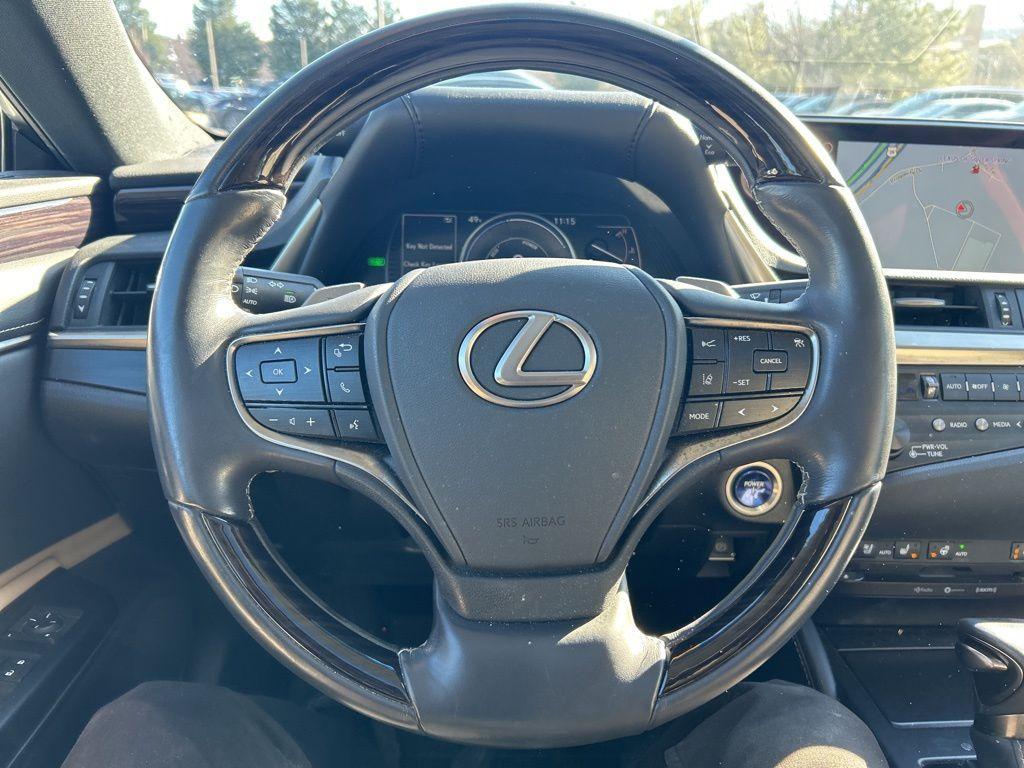 used 2019 Lexus ES 300h car, priced at $31,581