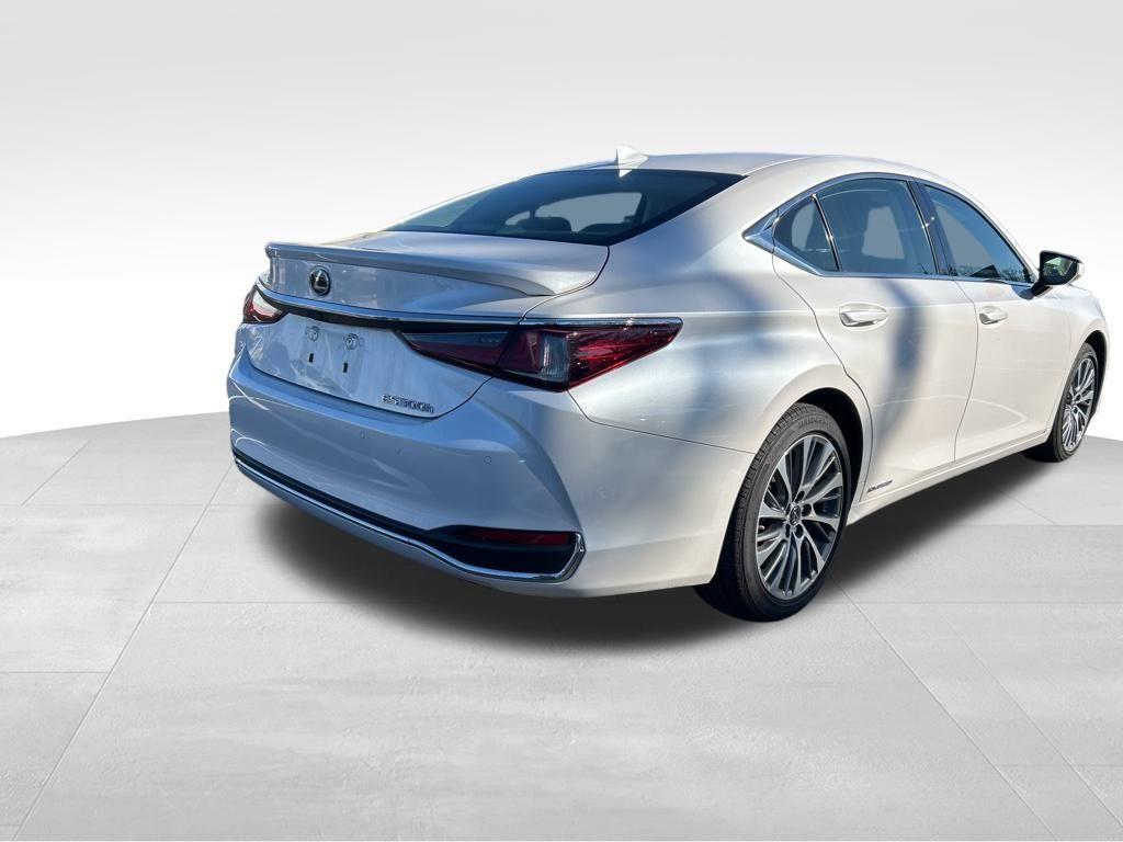 used 2019 Lexus ES 300h car, priced at $31,581