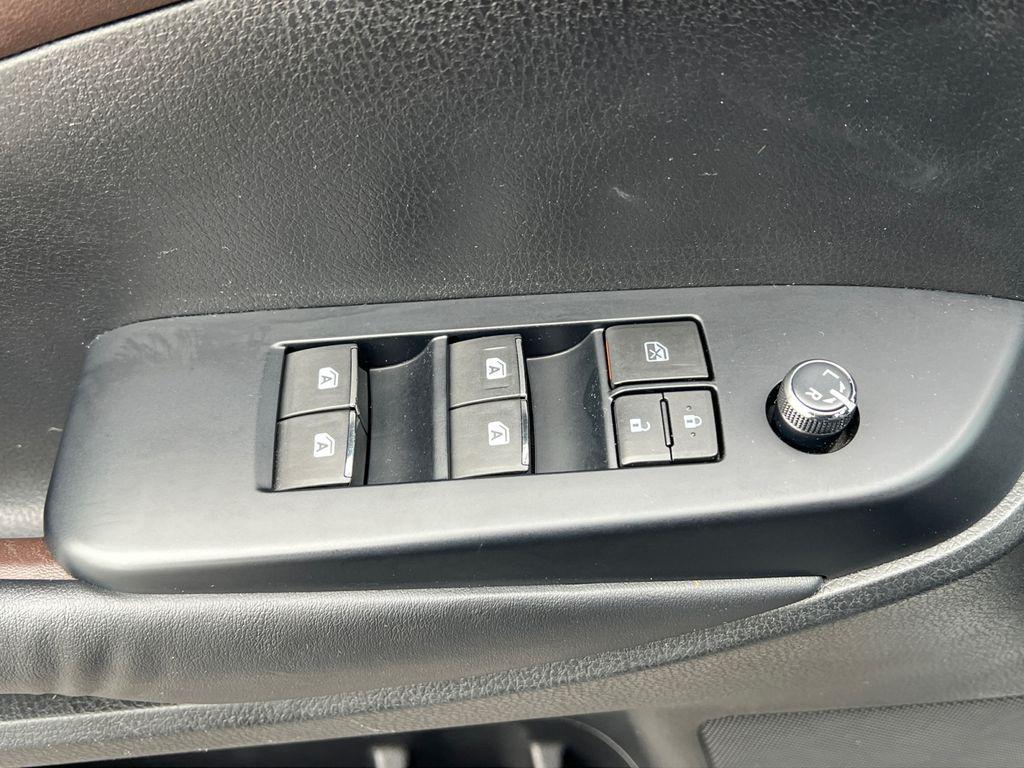 used 2015 Toyota Highlander car, priced at $19,899