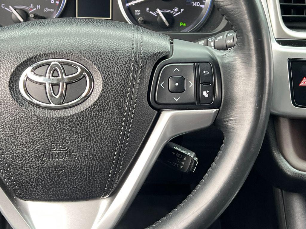 used 2015 Toyota Highlander car, priced at $19,899
