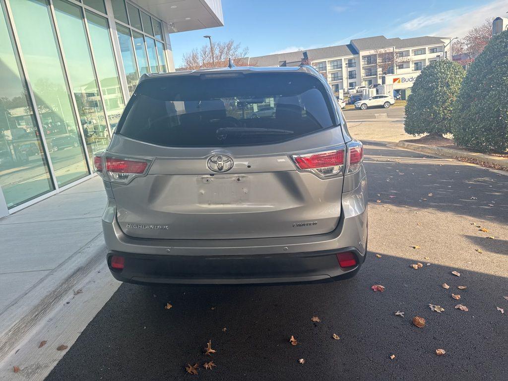 used 2015 Toyota Highlander car, priced at $21,385