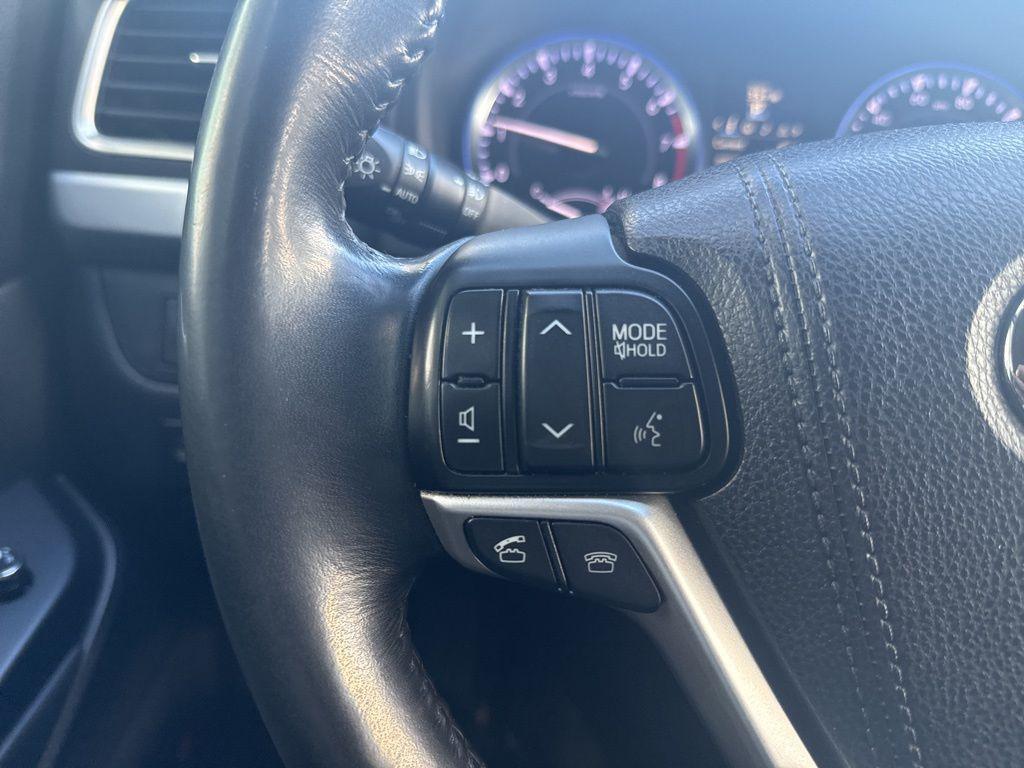 used 2015 Toyota Highlander car, priced at $21,385