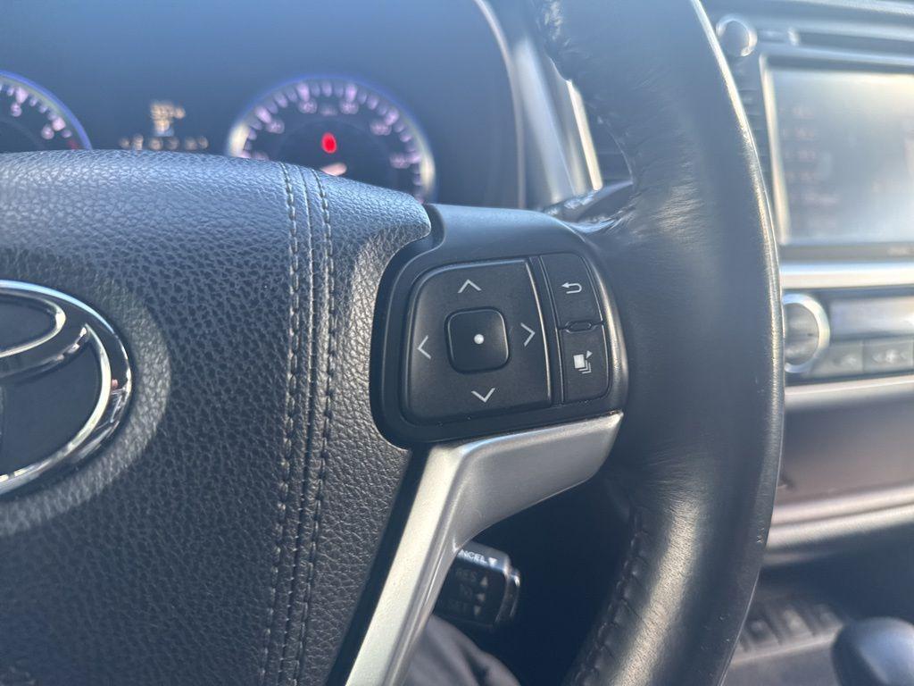used 2015 Toyota Highlander car, priced at $21,385