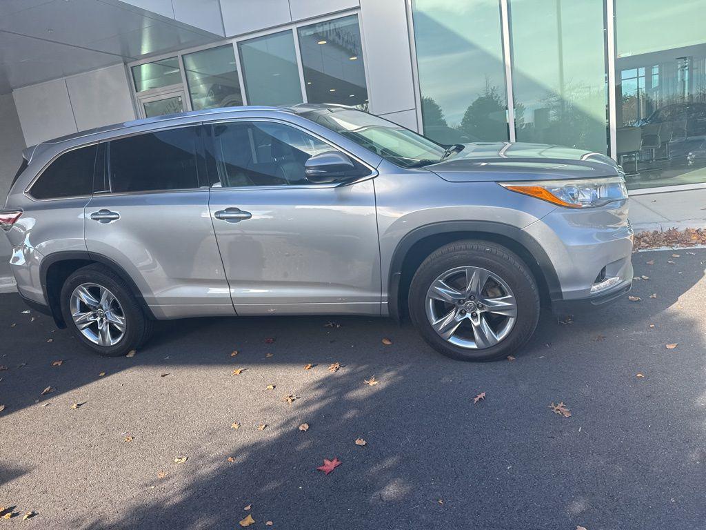 used 2015 Toyota Highlander car, priced at $21,385