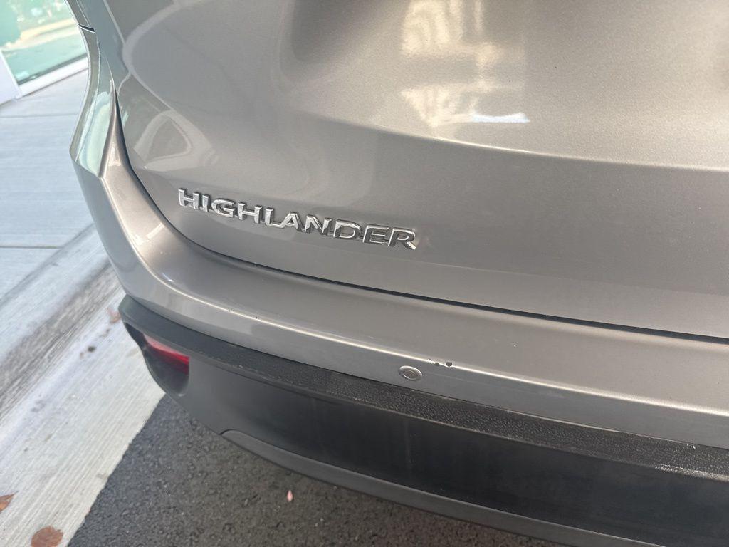 used 2015 Toyota Highlander car, priced at $21,385