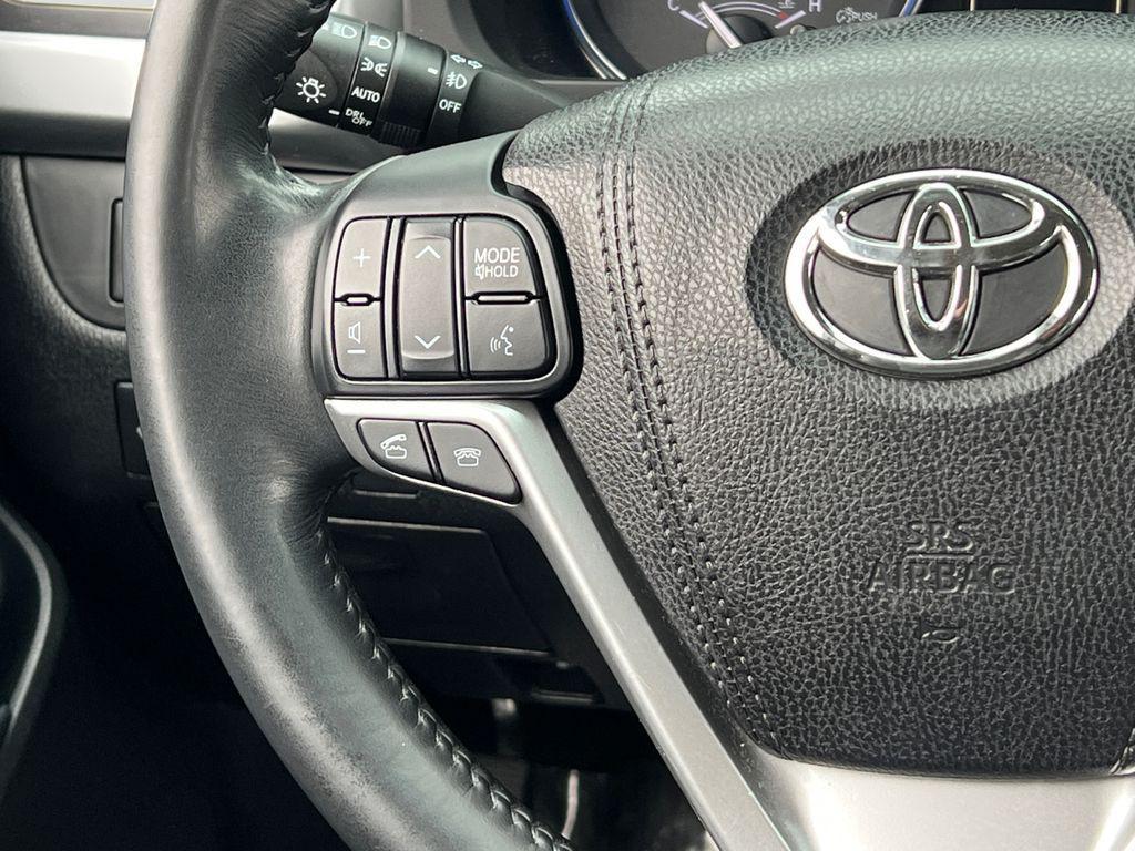 used 2015 Toyota Highlander car, priced at $19,899
