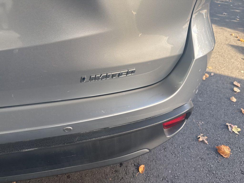 used 2015 Toyota Highlander car, priced at $21,385