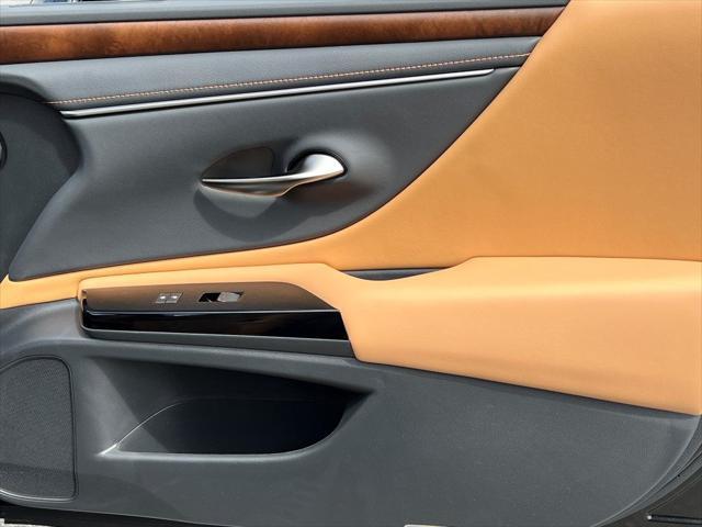 new 2025 Lexus ES 300h car, priced at $47,635