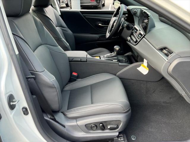 new 2025 Lexus ES 350 car, priced at $48,244
