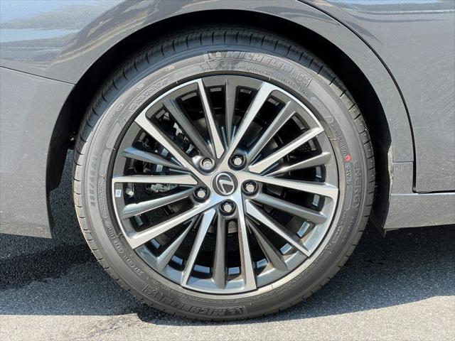 new 2025 Lexus ES 300h car, priced at $49,021