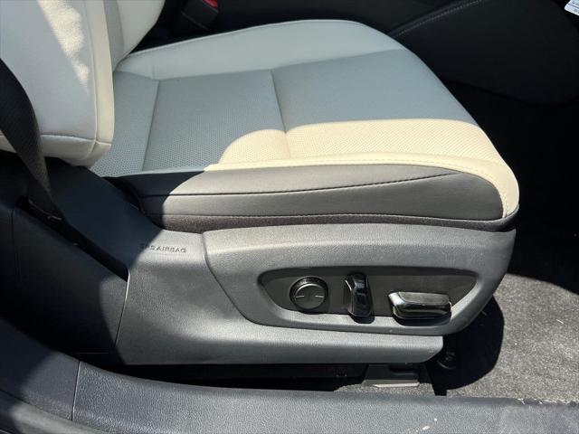 new 2025 Lexus ES 300h car, priced at $49,021