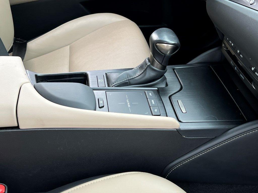 used 2019 Lexus ES 350 car, priced at $31,900