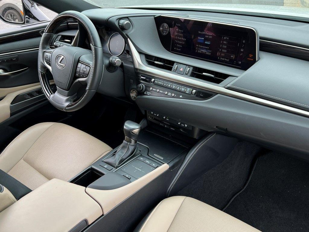 used 2019 Lexus ES 350 car, priced at $31,900