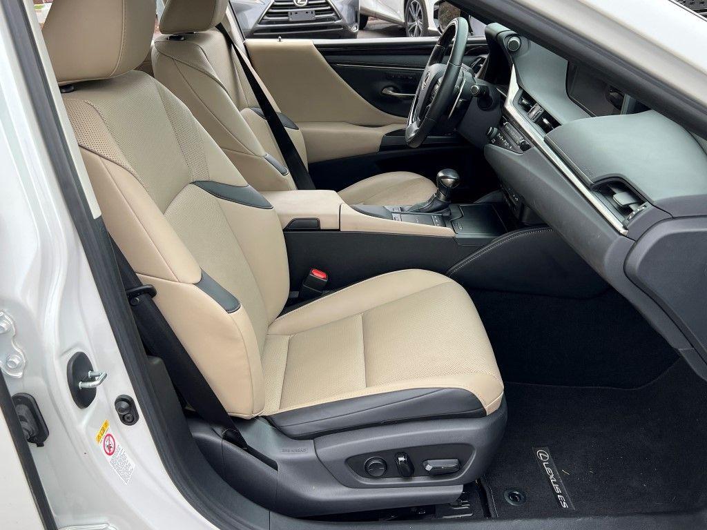 used 2019 Lexus ES 350 car, priced at $31,900