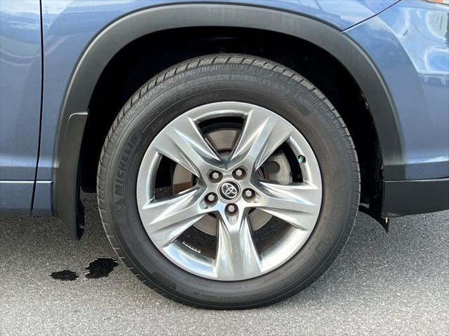 used 2016 Toyota Highlander car, priced at $20,990