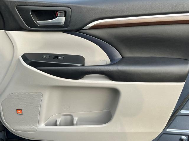 used 2016 Toyota Highlander car, priced at $20,990