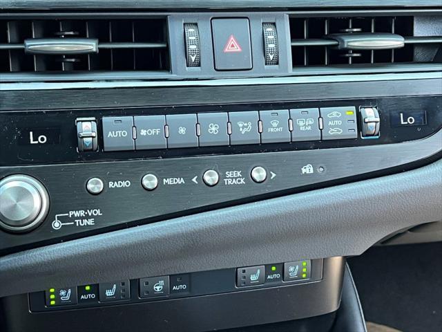new 2025 Lexus ES 300h car, priced at $48,621