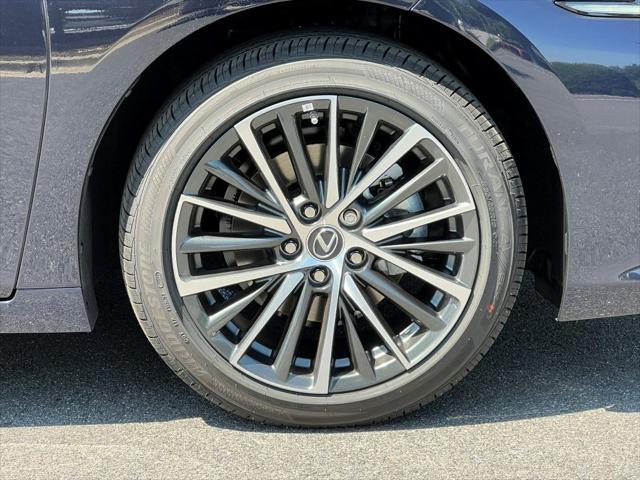 new 2025 Lexus ES 300h car, priced at $48,621
