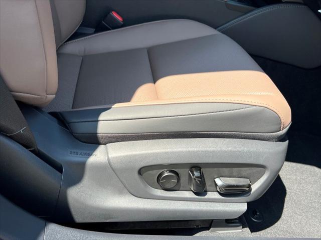 new 2025 Lexus ES 300h car, priced at $48,621