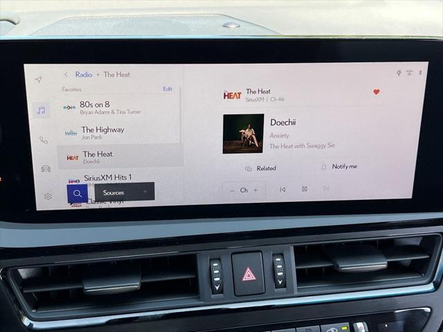 new 2025 Lexus ES 300h car, priced at $48,621